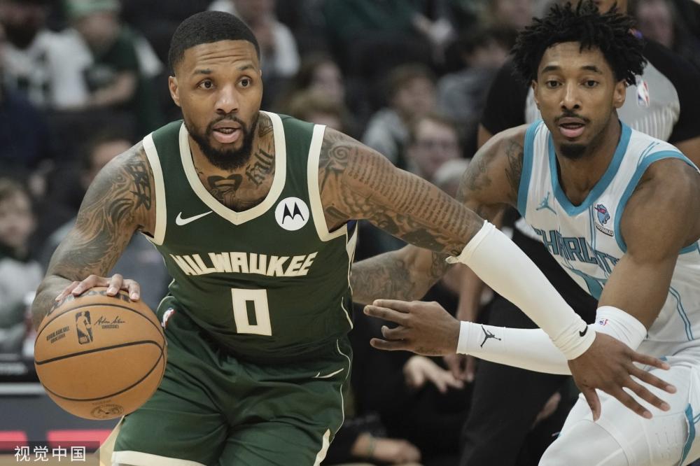 显露了她在 显露了她在