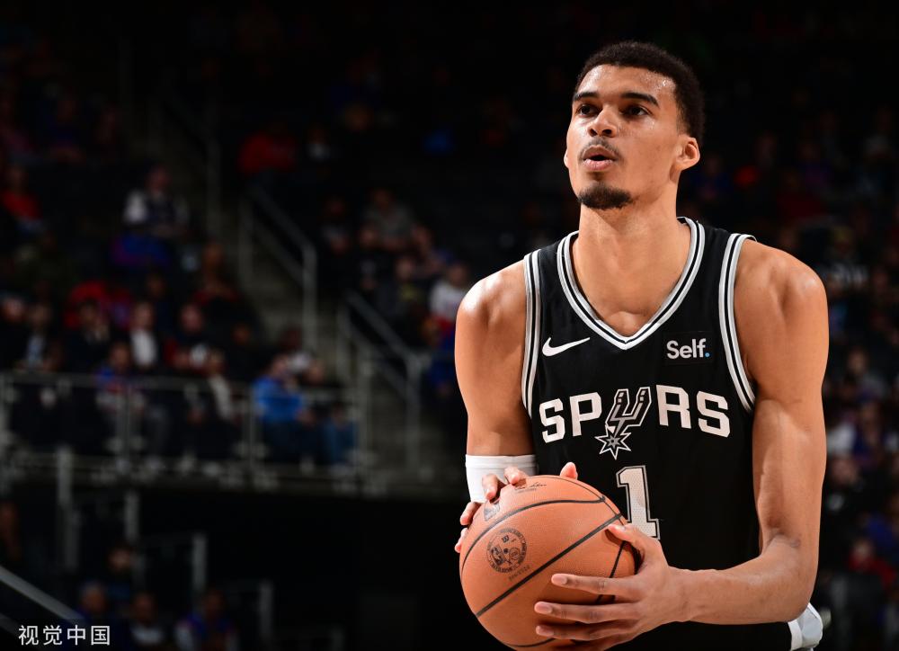 并根据局势 并根据局势