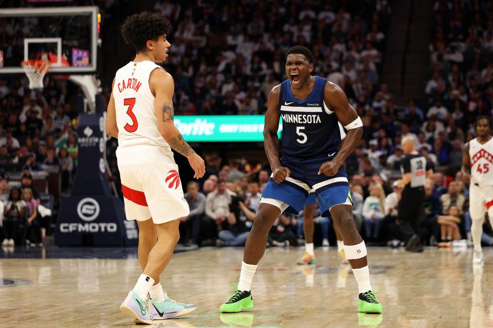 伊萨克与哲 伊萨克与哲